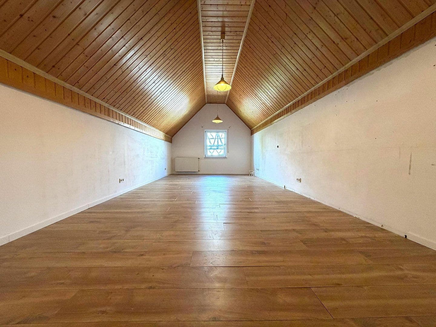 Predaj domu 237 m², pozemek 512 m², Hauptstr. 53, Freisbach, Porýnie-Falcko Predaj domu 237 m², pozemek 512 m², Hauptstr. 53, Freisbach, Porýnie-Falcko