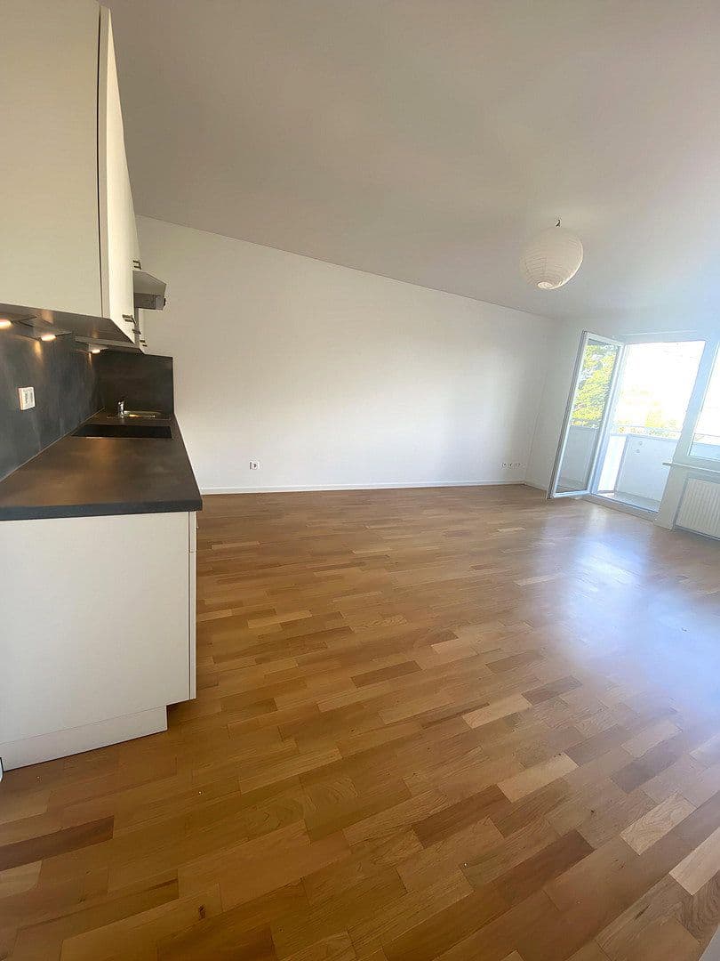 Prenájom bytu 3-izbový 78 m², Fürstenrieder Str. 35, München, Bavorsko Prenájom bytu 3-izbový 78 m², Fürstenrieder Str. 35, München, Bavorsko