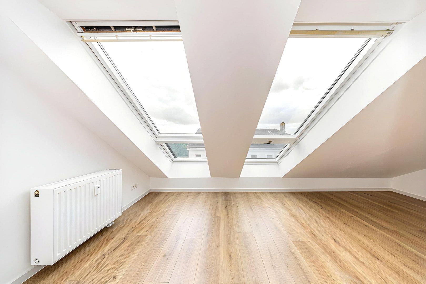 Prenájom bytu 3-izbový 78 m², Kohlgartenstraße 65, Leipzig, Sasko Prenájom bytu 3-izbový 78 m², Kohlgartenstraße 65, Leipzig, Sasko