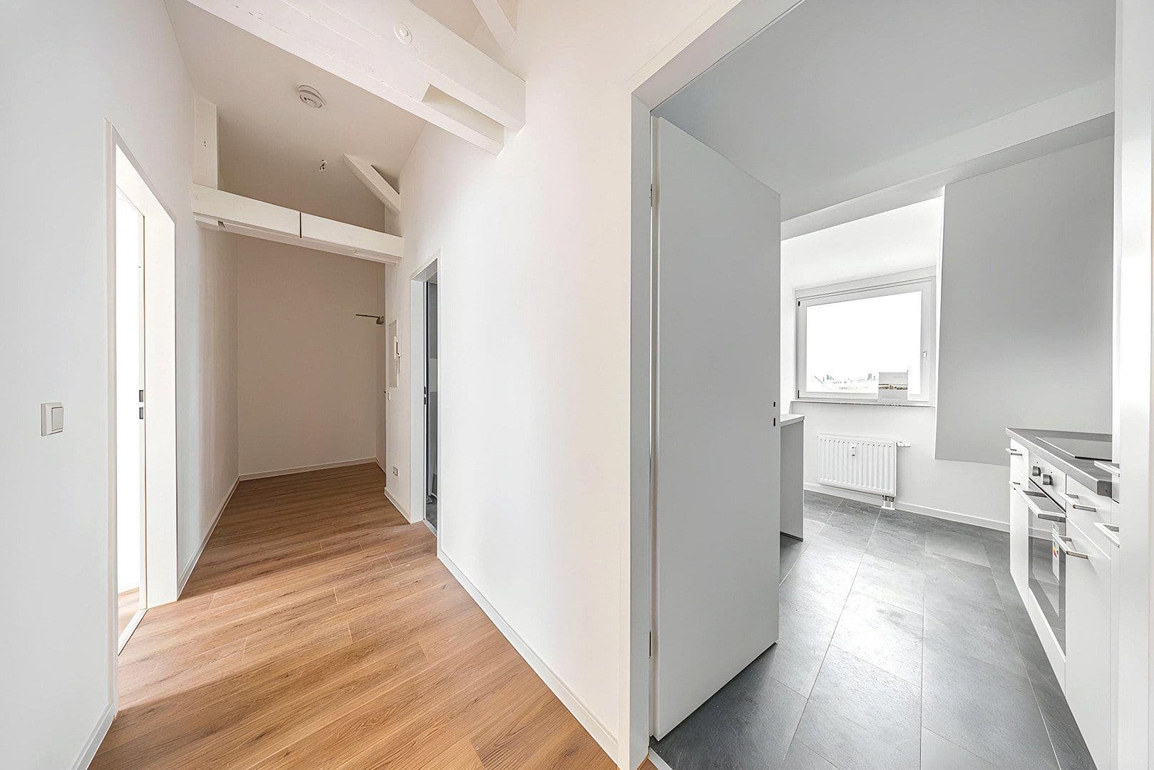 Prenájom bytu 3-izbový 78 m², Kohlgartenstraße 65, Leipzig, Sasko Prenájom bytu 3-izbový 78 m², Kohlgartenstraße 65, Leipzig, Sasko