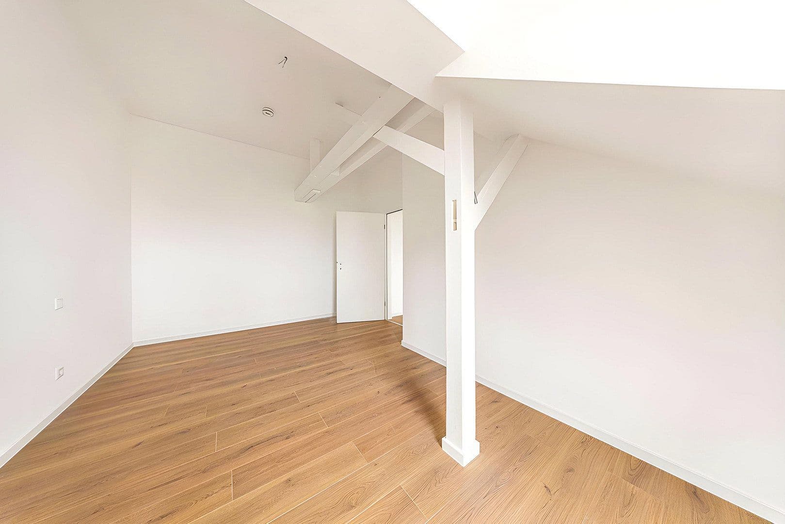 Prenájom bytu 3-izbový 78 m², Kohlgartenstraße 65, Leipzig, Sasko Prenájom bytu 3-izbový 78 m², Kohlgartenstraße 65, Leipzig, Sasko
