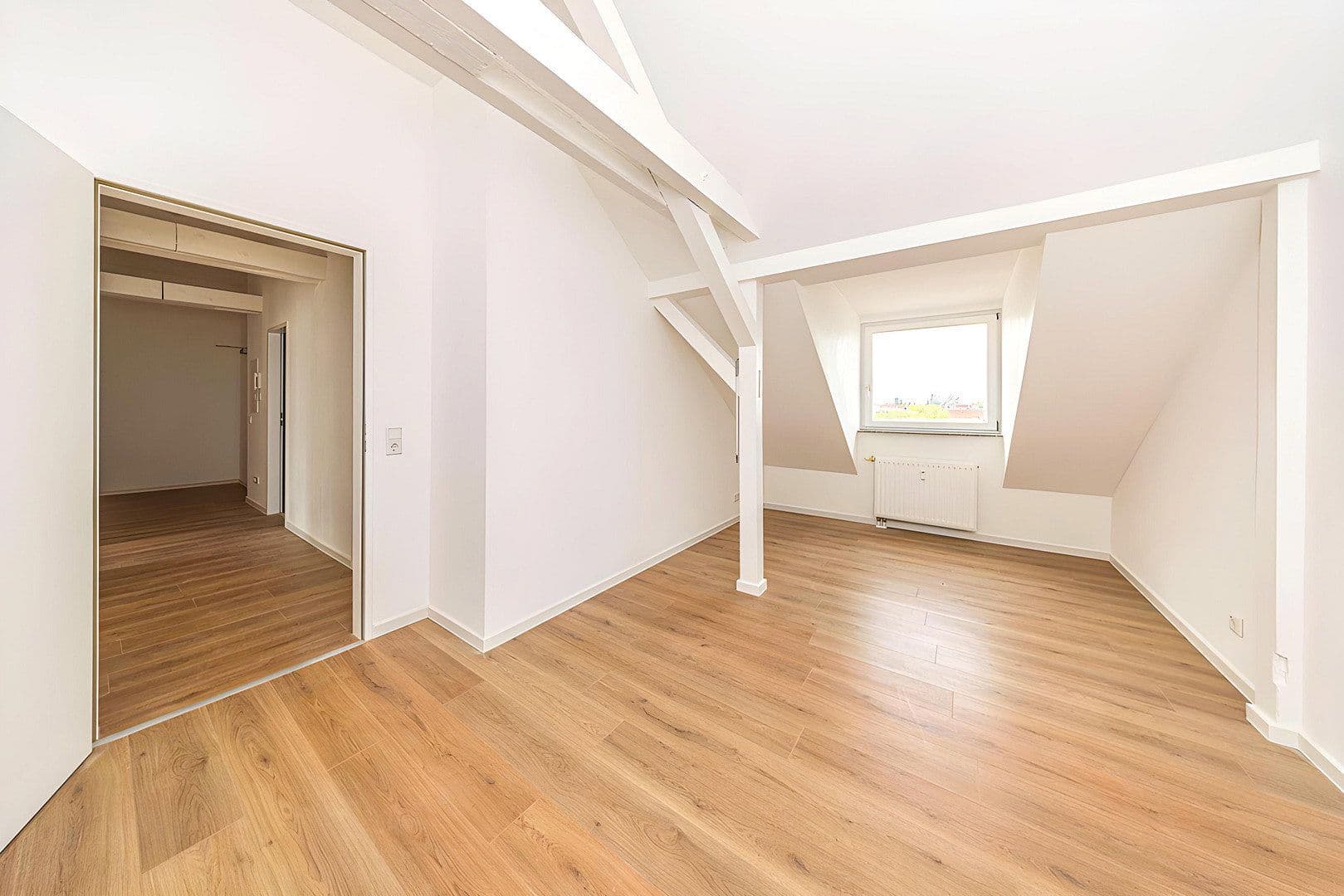 Prenájom bytu 3-izbový 78 m², Kohlgartenstraße 65, Leipzig, Sasko Prenájom bytu 3-izbový 78 m², Kohlgartenstraße 65, Leipzig, Sasko