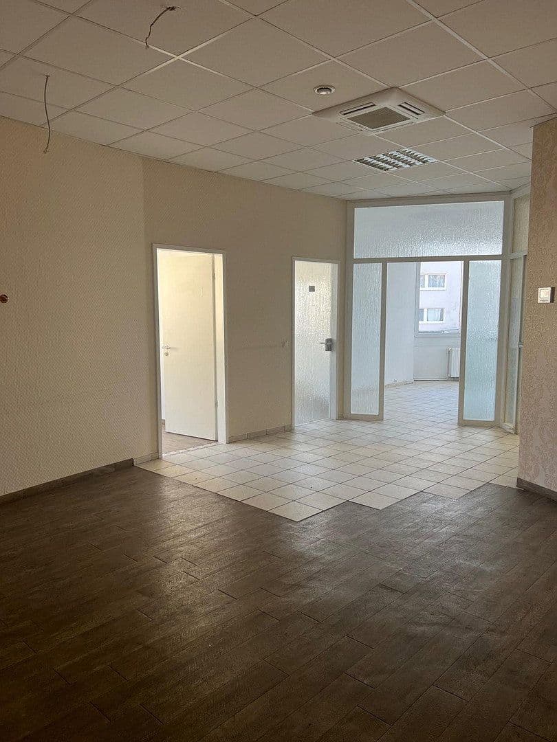 Prenájom kancelárie 260 m², Chemnitzerstraße 4-6, Salzgitter, Dolné Sasko Prenájom kancelárie 260 m², Chemnitzerstraße 4-6, Salzgitter, Dolné Sasko