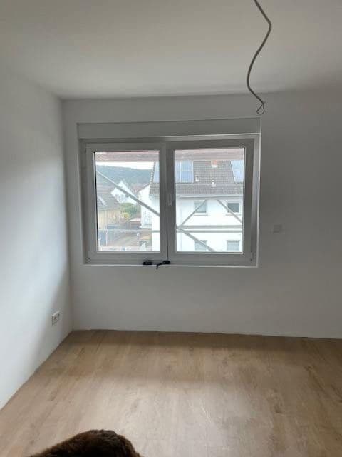 Prenájom bytu 4-izbový 100 m², Rodenbach, Porýnie-Falcko Prenájom bytu 4-izbový 100 m², Rodenbach, Porýnie-Falcko