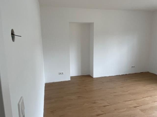 Prenájom bytu 4-izbový 100 m², Rodenbach, Porýnie-Falcko Prenájom bytu 4-izbový 100 m², Rodenbach, Porýnie-Falcko