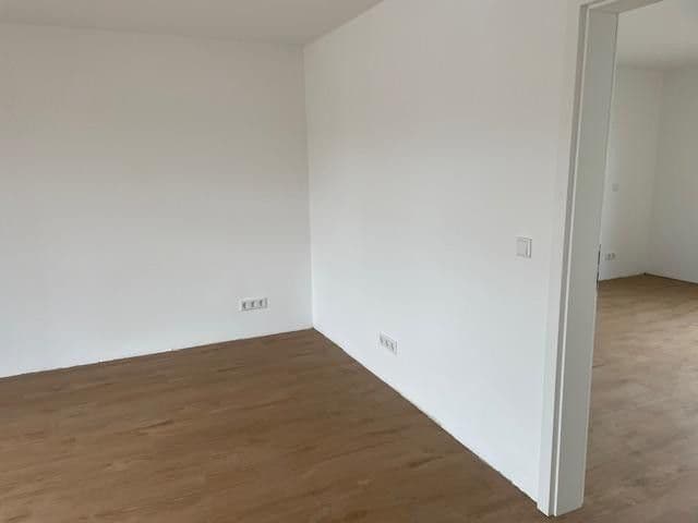 Prenájom bytu 4-izbový 100 m², Rodenbach, Porýnie-Falcko Prenájom bytu 4-izbový 100 m², Rodenbach, Porýnie-Falcko