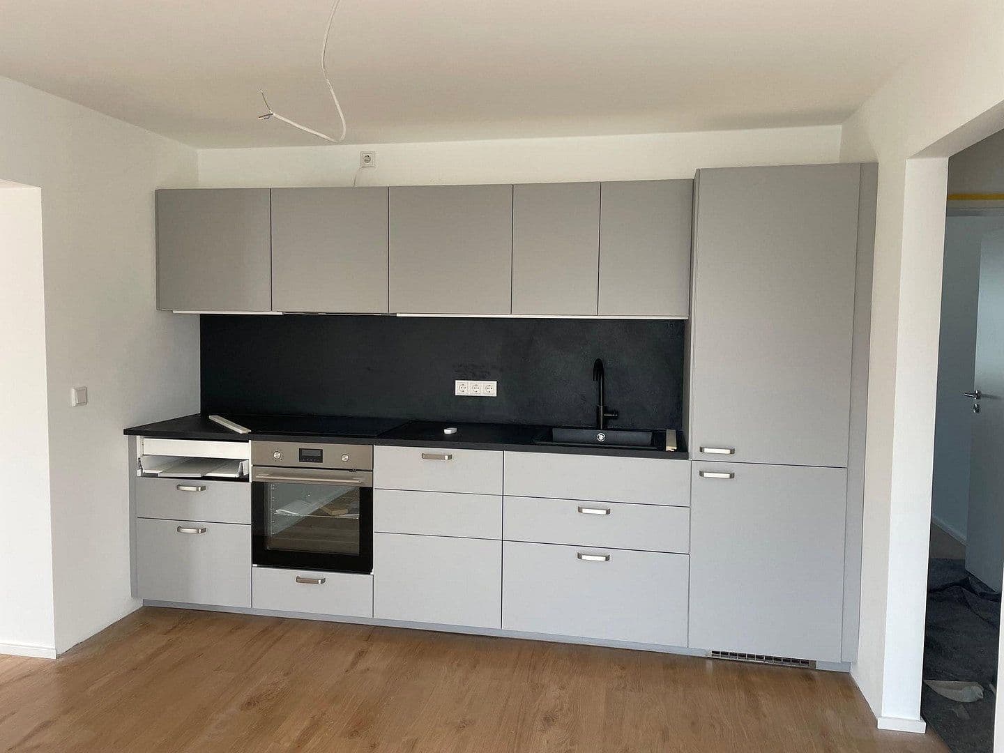 Prenájom bytu 4-izbový 100 m², Rodenbach, Porýnie-Falcko Prenájom bytu 4-izbový 100 m², Rodenbach, Porýnie-Falcko