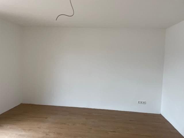 Prenájom bytu 4-izbový 100 m², Rodenbach, Porýnie-Falcko Prenájom bytu 4-izbový 100 m², Rodenbach, Porýnie-Falcko