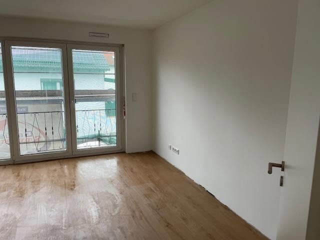 Prenájom bytu 4-izbový 100 m², Rodenbach, Porýnie-Falcko Prenájom bytu 4-izbový 100 m², Rodenbach, Porýnie-Falcko