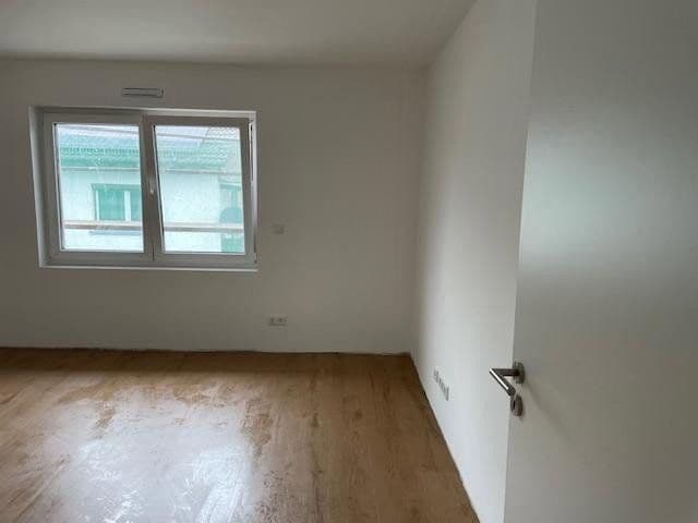 Prenájom bytu 4-izbový 100 m², Rodenbach, Porýnie-Falcko Prenájom bytu 4-izbový 100 m², Rodenbach, Porýnie-Falcko