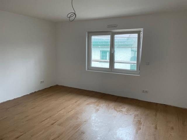Prenájom bytu 4-izbový 100 m², Rodenbach, Porýnie-Falcko Prenájom bytu 4-izbový 100 m², Rodenbach, Porýnie-Falcko