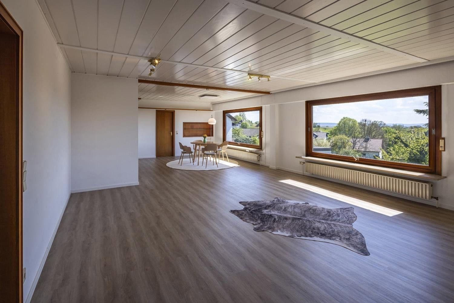 Predaj domu 260 m², pozemek 2.258 m², Gundelsheim, Bádensko-Wurttembersko Predaj domu 260 m², pozemek 2.258 m², Gundelsheim, Bádensko-Wurttembersko