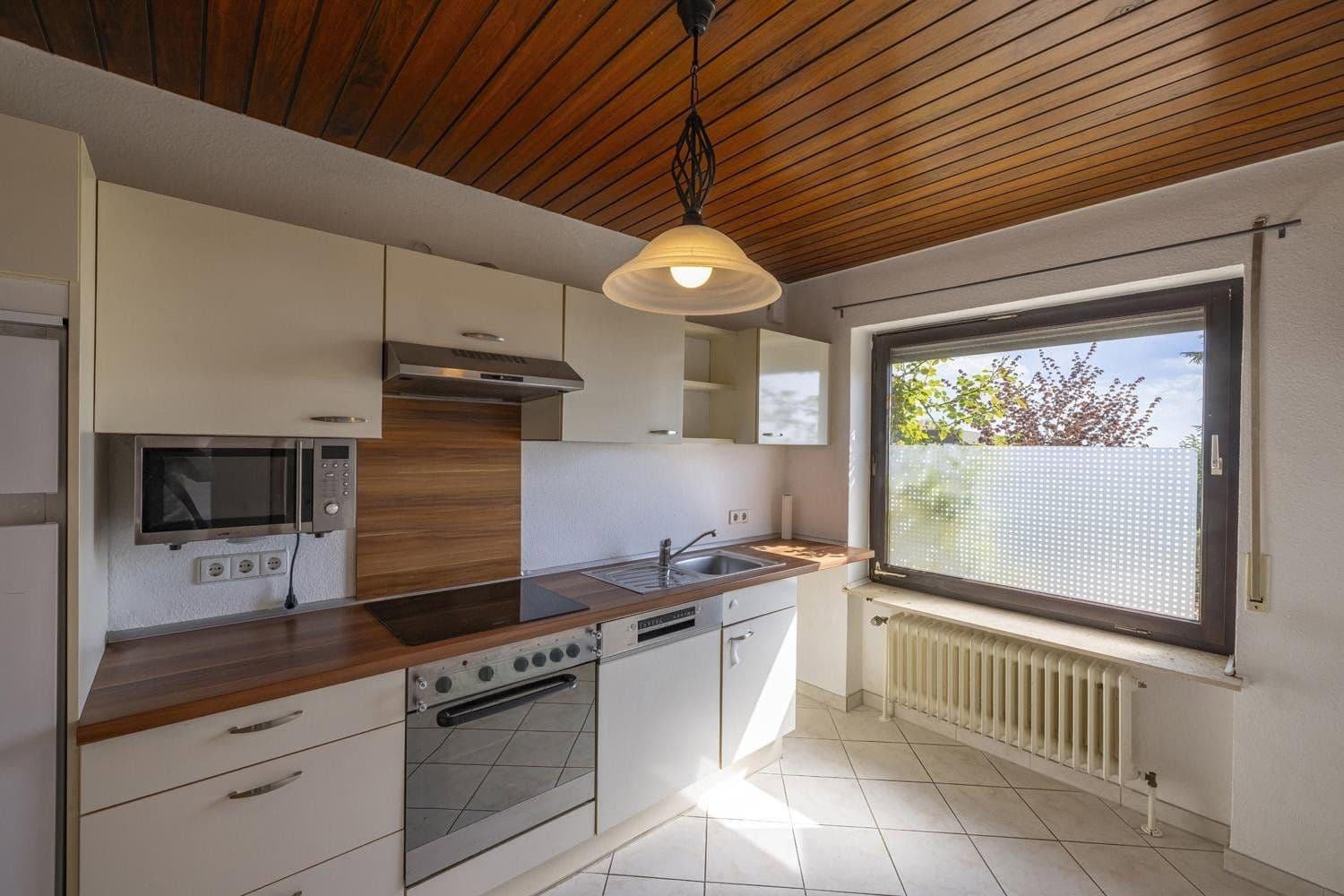 Predaj domu 260 m², pozemek 2.258 m², Gundelsheim, Bádensko-Wurttembersko Predaj domu 260 m², pozemek 2.258 m², Gundelsheim, Bádensko-Wurttembersko