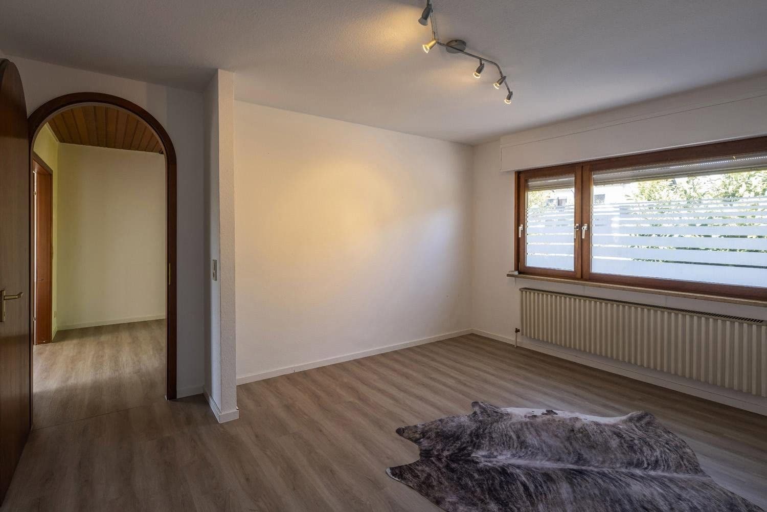 Predaj domu 260 m², pozemek 2.258 m², Gundelsheim, Bádensko-Wurttembersko Predaj domu 260 m², pozemek 2.258 m², Gundelsheim, Bádensko-Wurttembersko