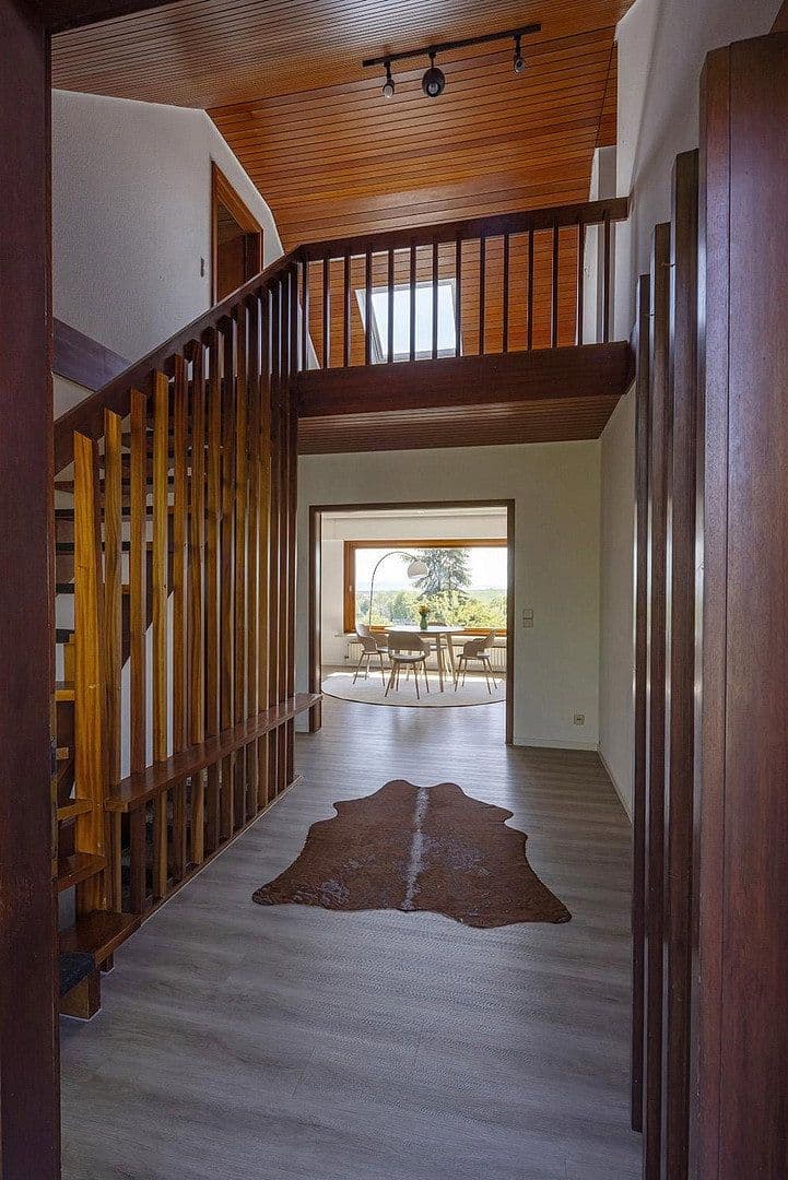 Predaj domu 260 m², pozemek 2.258 m², Gundelsheim, Bádensko-Wurttembersko Predaj domu 260 m², pozemek 2.258 m², Gundelsheim, Bádensko-Wurttembersko