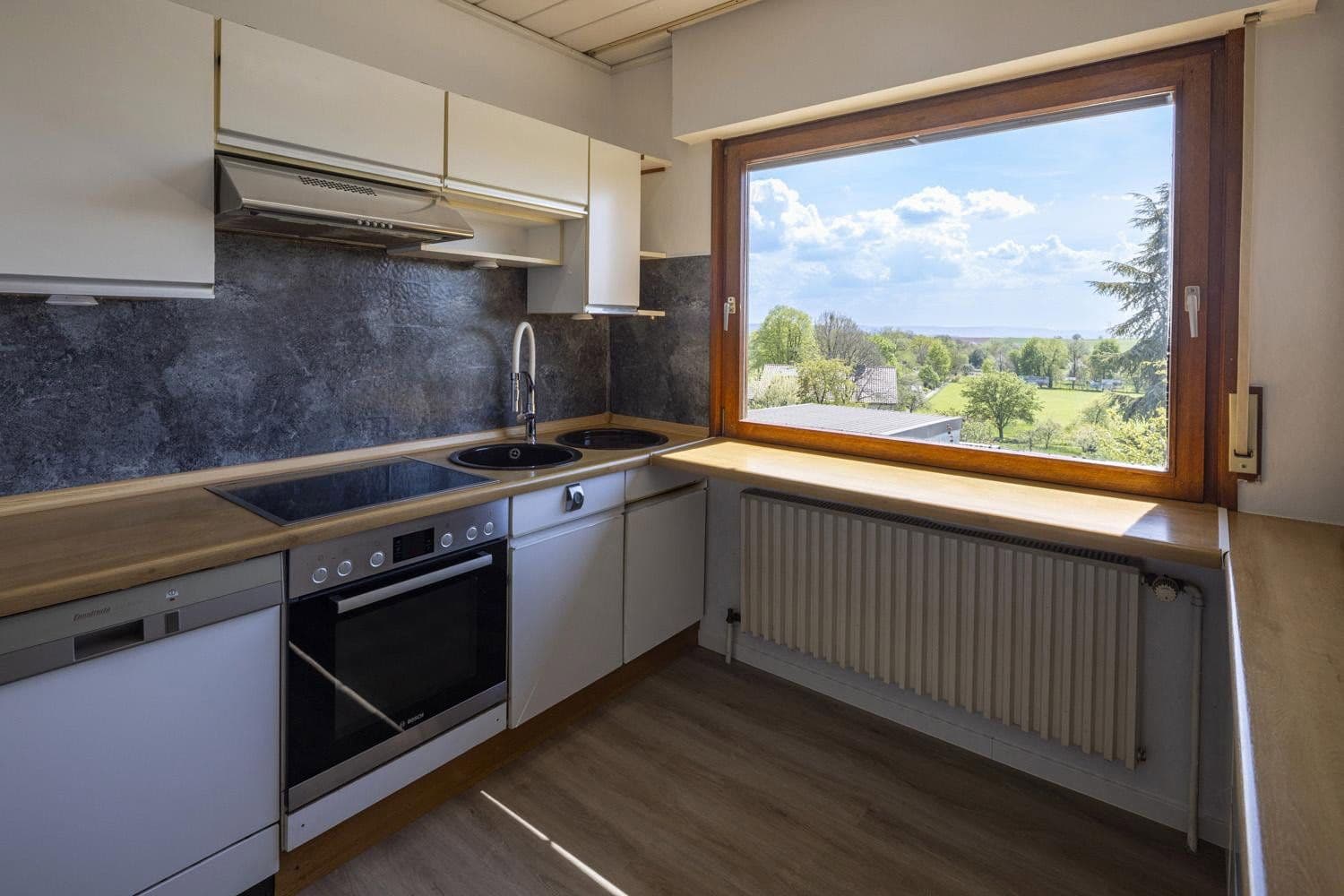 Predaj domu 260 m², pozemek 2.258 m², Gundelsheim, Bádensko-Wurttembersko Predaj domu 260 m², pozemek 2.258 m², Gundelsheim, Bádensko-Wurttembersko