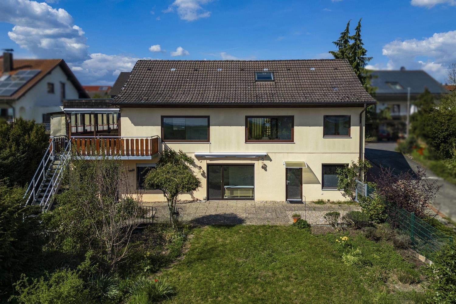 Predaj domu 260 m², pozemek 2.258 m², Gundelsheim, Bádensko-Wurttembersko Predaj domu 260 m², pozemek 2.258 m², Gundelsheim, Bádensko-Wurttembersko