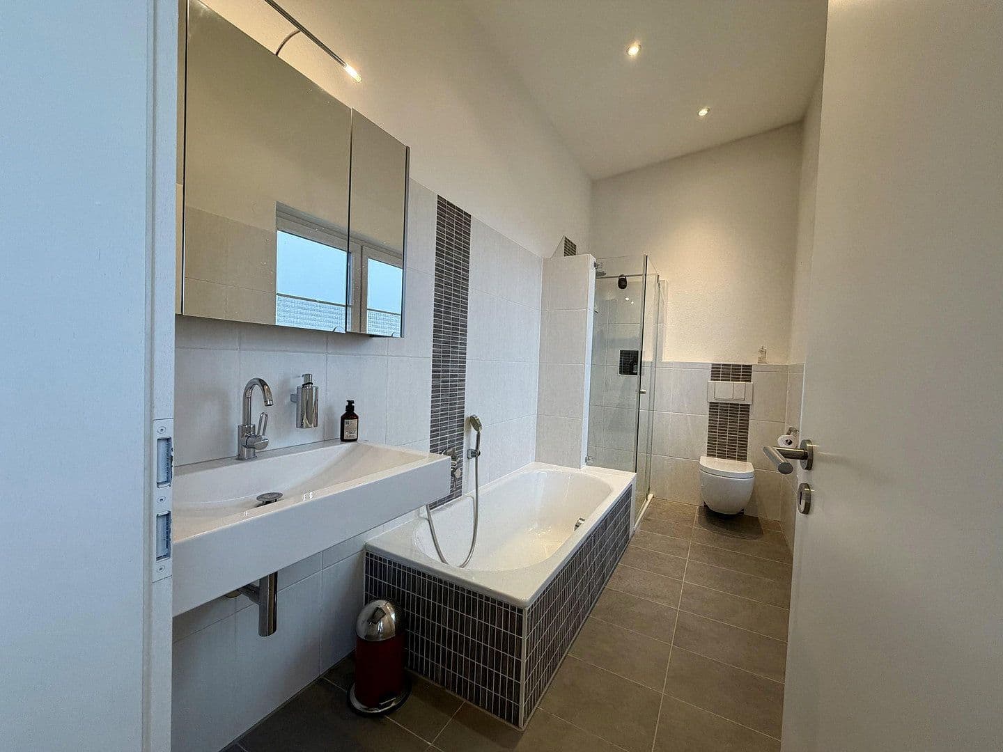 Predaj domu 224 m², pozemek 399 m², Kelkheim (Taunus), Hesensko Predaj domu 224 m², pozemek 399 m², Kelkheim (Taunus), Hesensko
