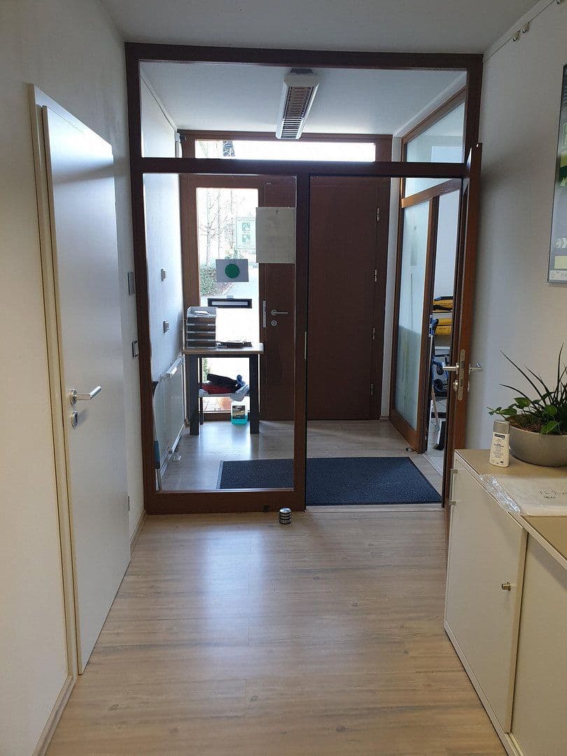 Predaj kancelárie 350 m², Am Hühnerberg 17, Kelkheim (Taunus), Hesensko Predaj kancelárie 350 m², Am Hühnerberg 17, Kelkheim (Taunus), Hesensko