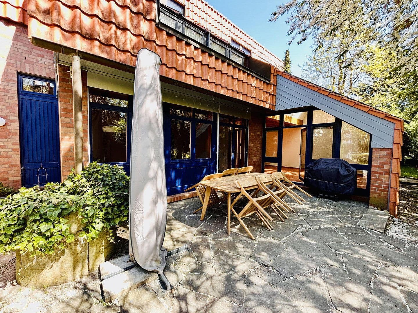 Predaj domu 244 m², pozemek 700 m², Burgwedel, Dolné Sasko Predaj domu 244 m², pozemek 700 m², Burgwedel, Dolné Sasko