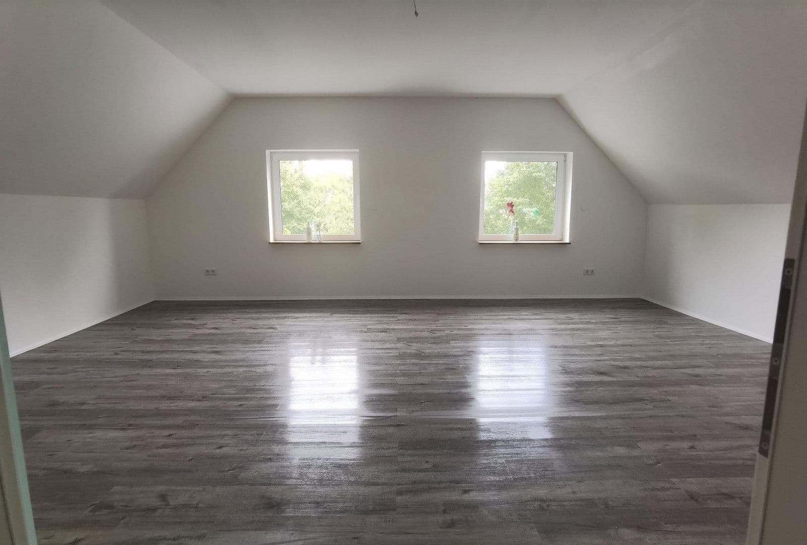 Predaj domu 243 m², pozemek 1.238 m², Nordleda, Dolné Sasko Predaj domu 243 m², pozemek 1.238 m², Nordleda, Dolné Sasko