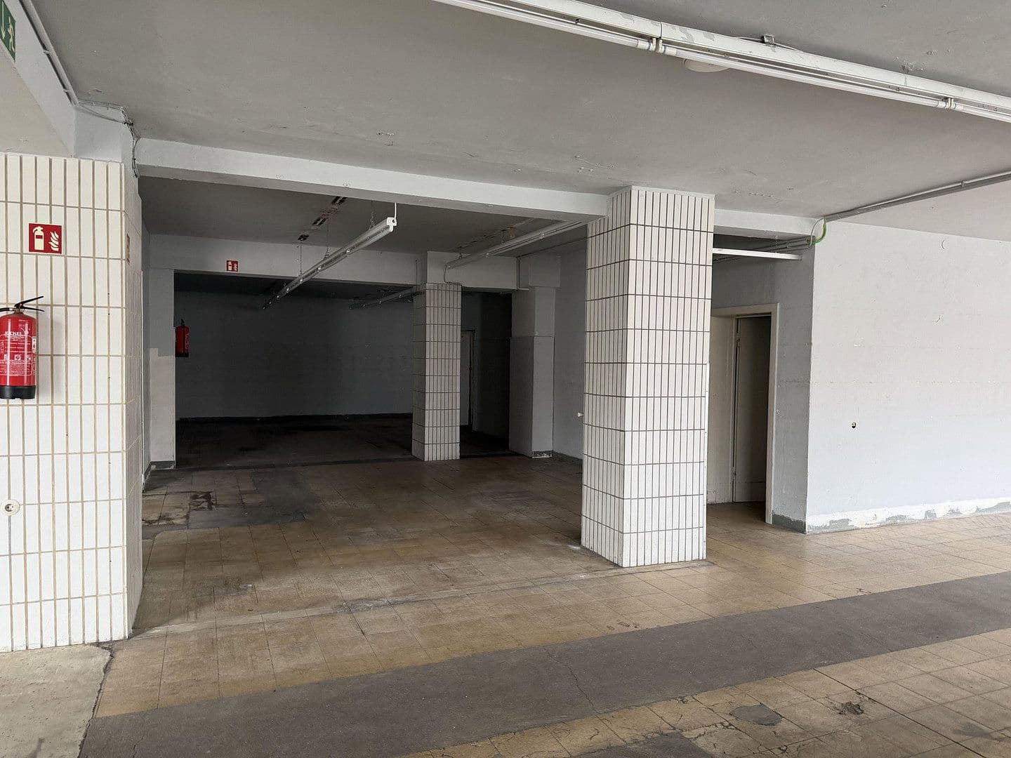Prenájom nebytového priestoru 400 m², Gladbeck, Severné Porýnie - Westfálsko Prenájom nebytového priestoru 400 m², Gladbeck, Severné Porýnie - Westfálsko