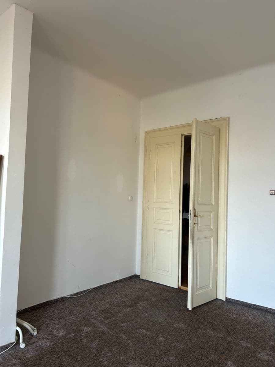 Prenájom bytu 3-izbový 24 m², Slezská, Praha, Praha Prenájom bytu 3-izbový 24 m², Slezská, Praha, Praha