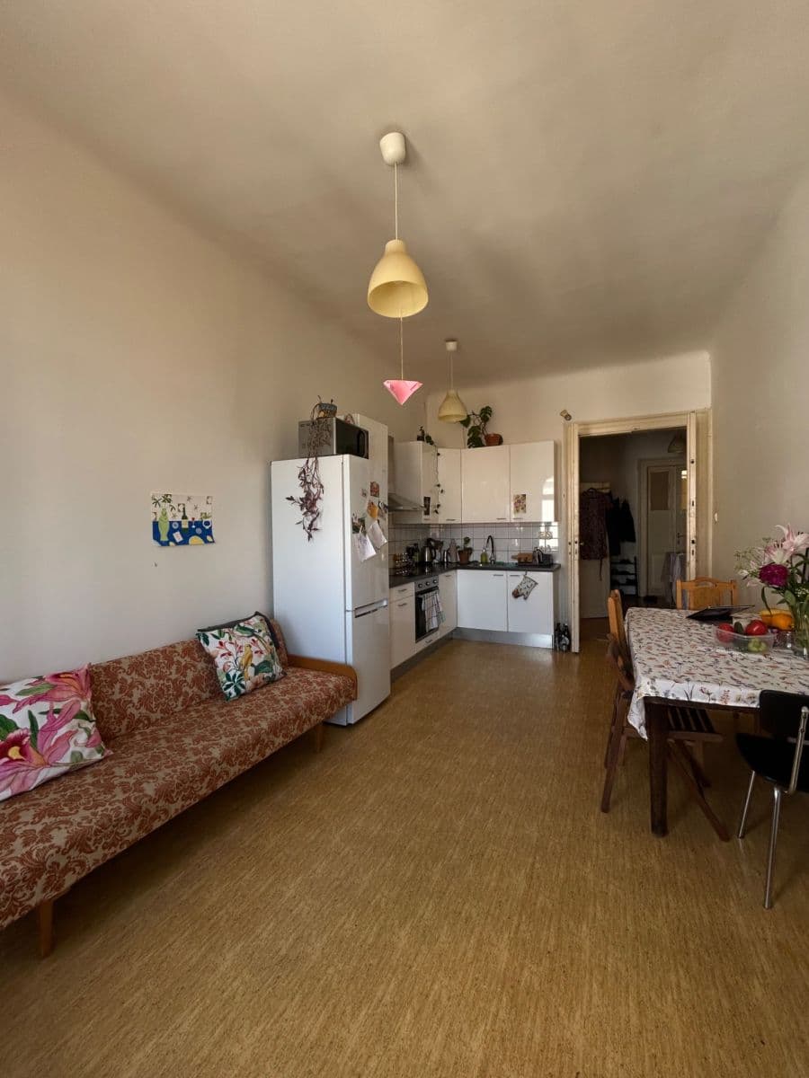 Prenájom bytu 3-izbový 24 m², Slezská, Praha, Praha Prenájom bytu 3-izbový 24 m², Slezská, Praha, Praha