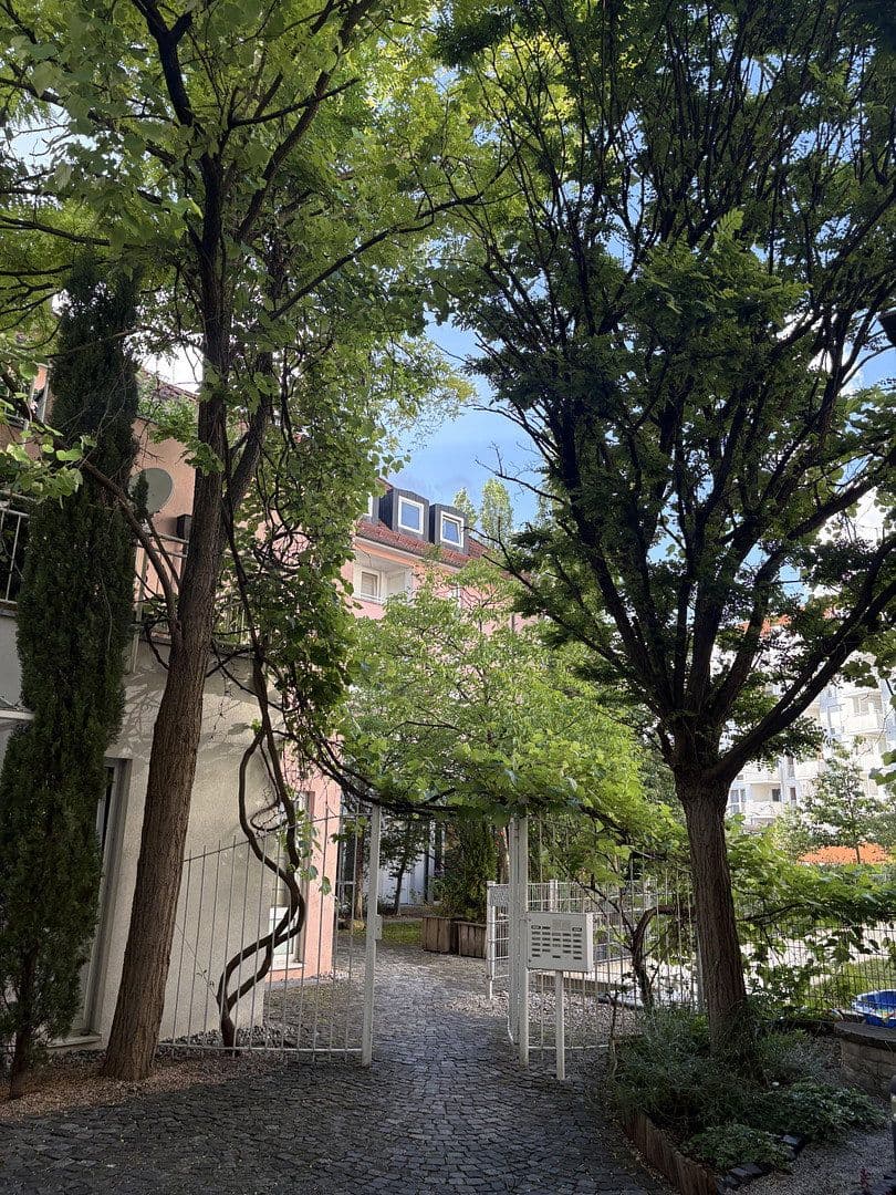 Prenájom bytu 2-izbový 70 m², München, Bavorsko Prenájom bytu 2-izbový 70 m², München, Bavorsko