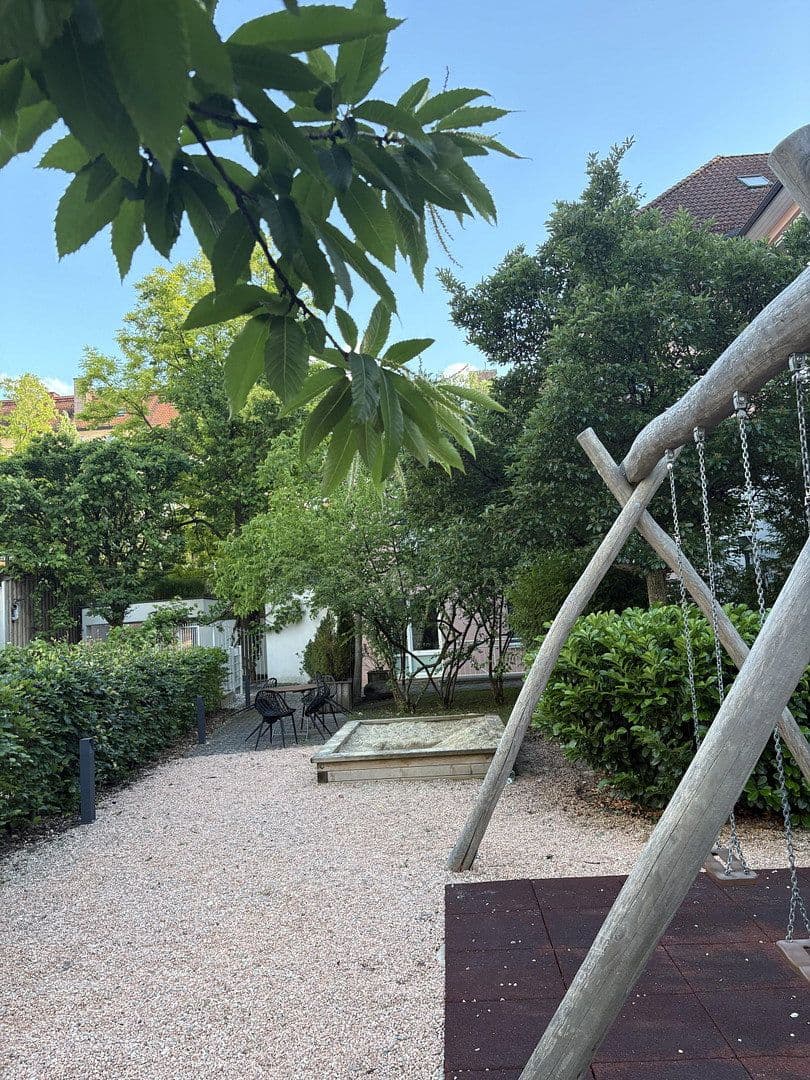 Prenájom bytu 2-izbový 70 m², München, Bavorsko Prenájom bytu 2-izbový 70 m², München, Bavorsko
