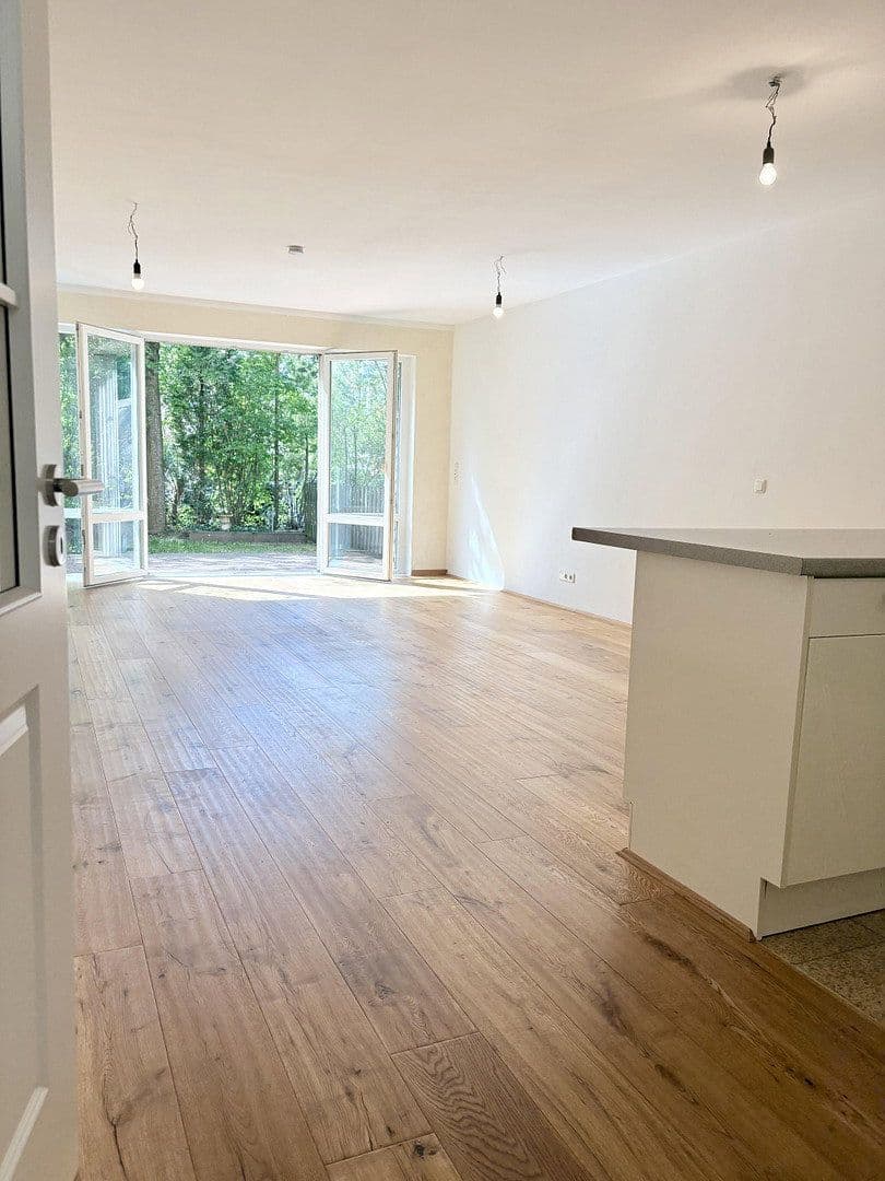 Prenájom bytu 2-izbový 70 m², München, Bavorsko Prenájom bytu 2-izbový 70 m², München, Bavorsko