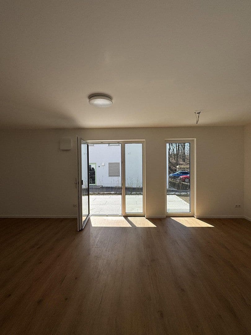 Prenájom bytu 4-izbový 115 m², Nelkenweg 12, Langenbach, Bavorsko Prenájom bytu 4-izbový 115 m², Nelkenweg 12, Langenbach, Bavorsko