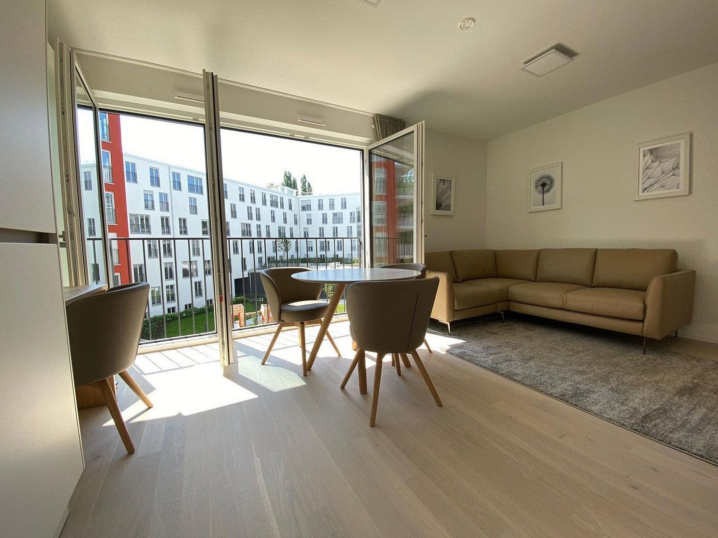 Prenájom bytu 2-izbový 48 m², München, Bavorsko Prenájom bytu 2-izbový 48 m², München, Bavorsko