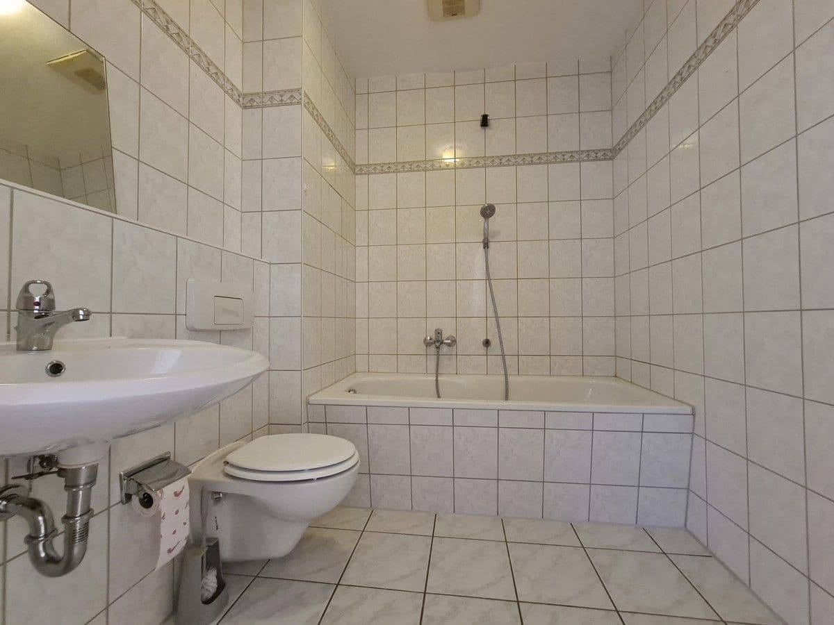 Prenájom bytu 3-izbový 76 m², Humboldtstraße 9, Chemnitz, Sasko Prenájom bytu 3-izbový 76 m², Humboldtstraße 9, Chemnitz, Sasko