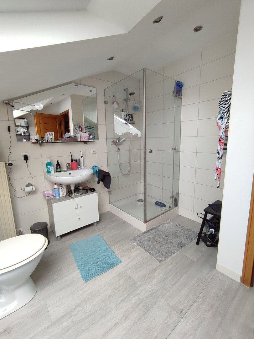 Prenájom bytu 2-izbový 100 m², Bergstrasse 238, Weinheim, Bádensko-Wurttembersko Prenájom bytu 2-izbový 100 m², Bergstrasse 238, Weinheim, Bádensko-Wurttembersko
