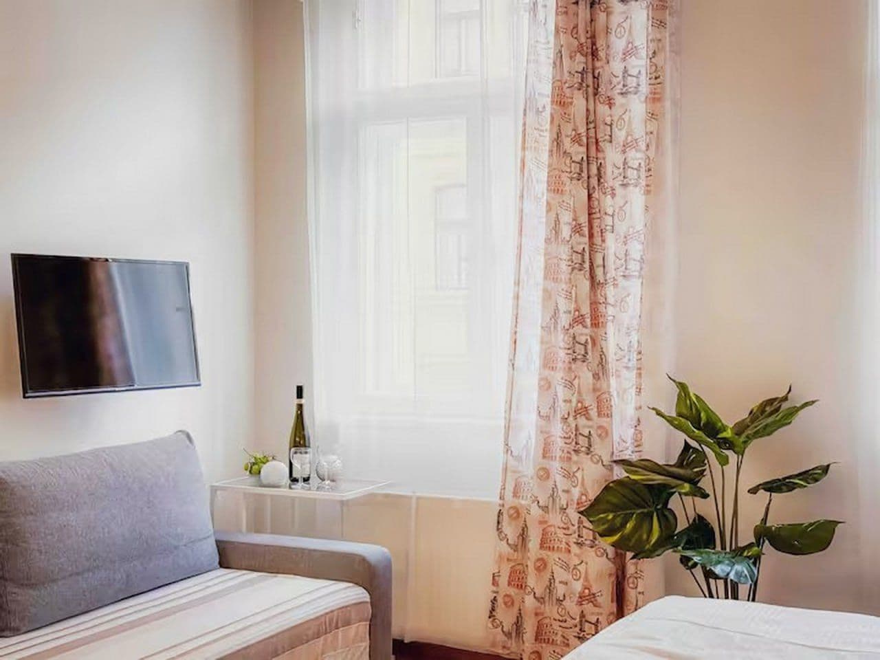 Prenájom bytu 27 m², Tyršova, Praha, Praha Prenájom bytu 27 m², Tyršova, Praha, Praha