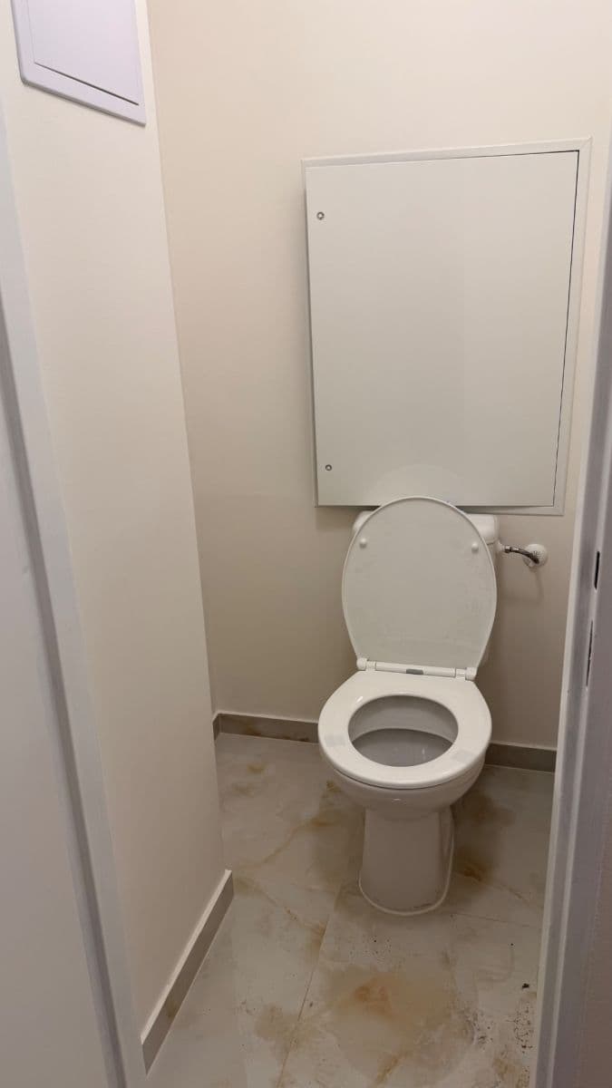 Prenájom bytu 3-izbový 60 m², U zastávky, Praha, Praha Prenájom bytu 3-izbový 60 m², U zastávky, Praha, Praha