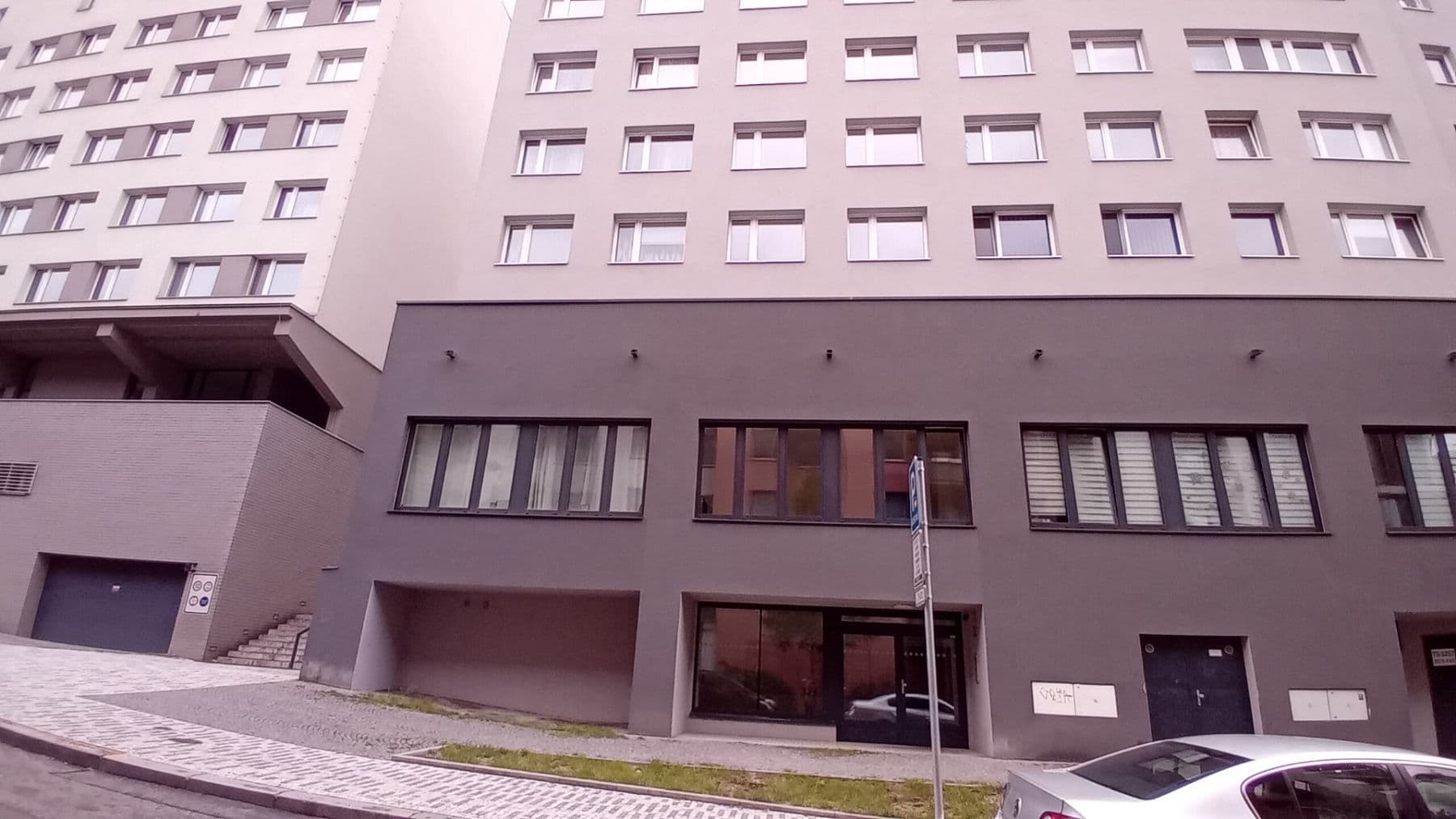 Prenájom nebytového priestoru 111 m², Roháčova, Praha, Praha Prenájom nebytového priestoru 111 m², Roháčova, Praha, Praha