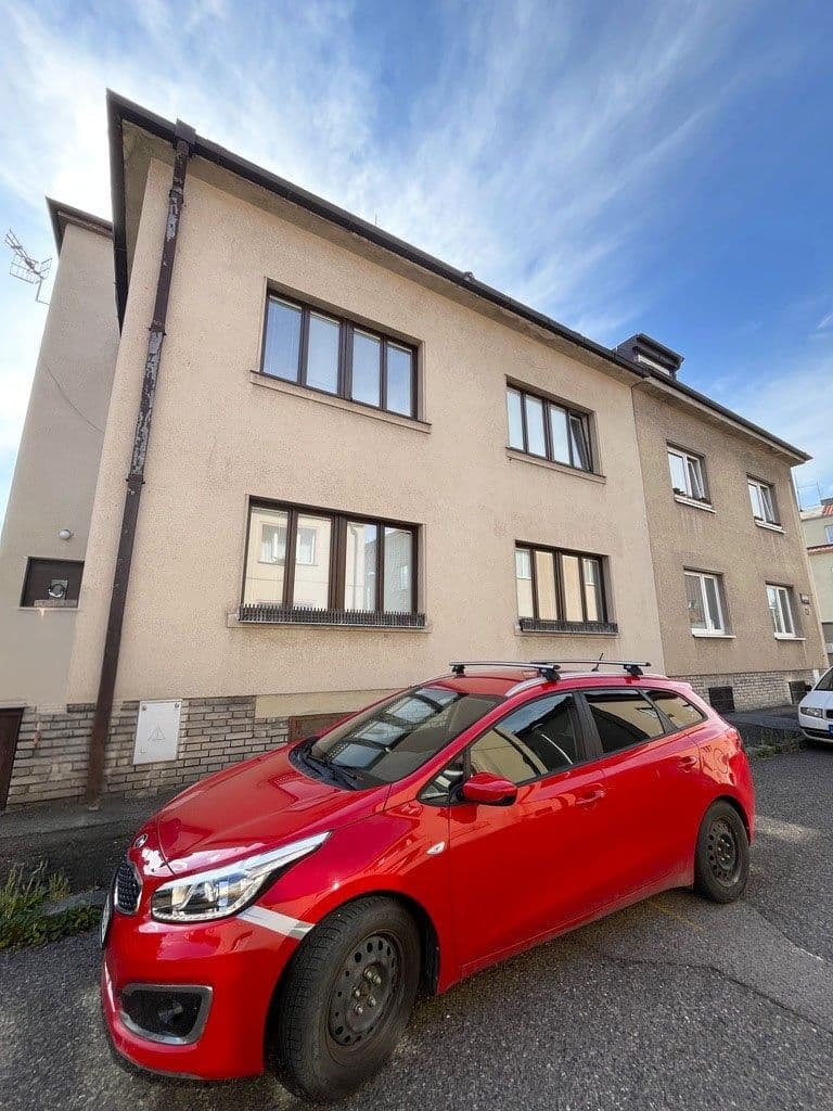 Prenájom bytu 4-izbový 90 m², Barrandova, Kladno, Středočeský kraj Prenájom bytu 4-izbový 90 m², Barrandova, Kladno, Středočeský kraj