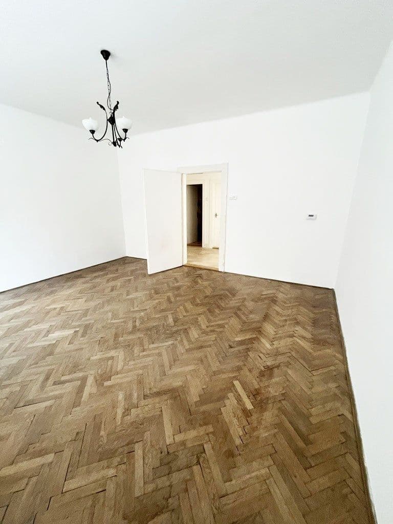 Prenájom bytu 4-izbový 90 m², Barrandova, Kladno, Středočeský kraj Prenájom bytu 4-izbový 90 m², Barrandova, Kladno, Středočeský kraj