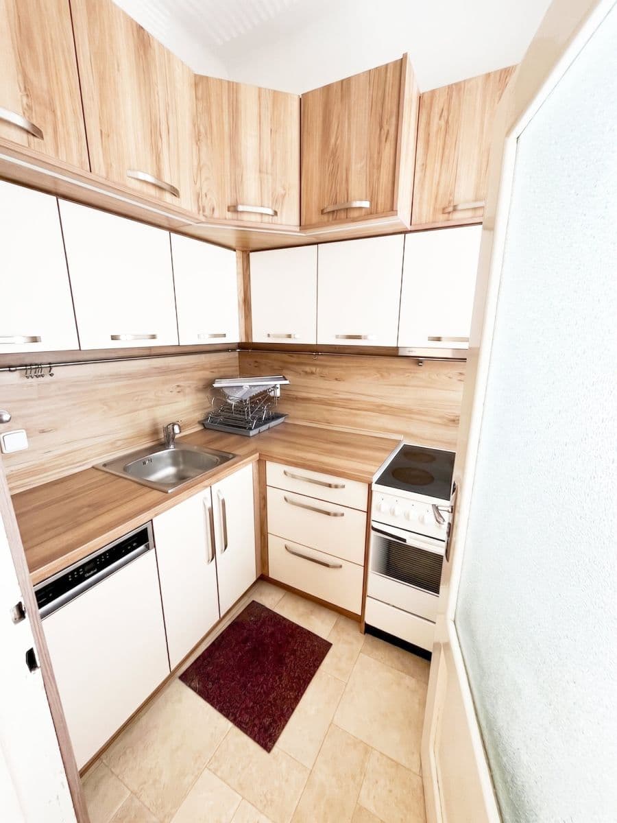 Prenájom bytu 4-izbový 90 m², Barrandova, Kladno, Středočeský kraj Prenájom bytu 4-izbový 90 m², Barrandova, Kladno, Středočeský kraj