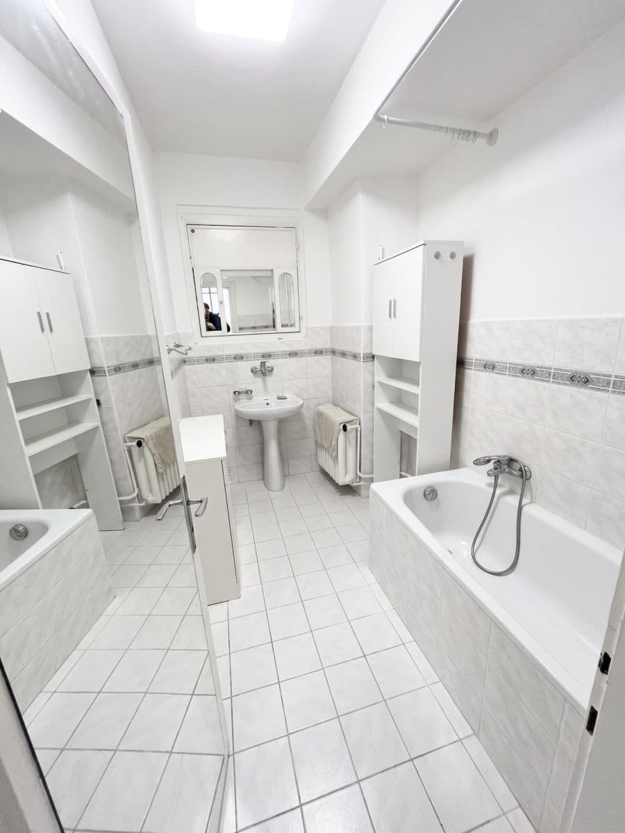 Prenájom bytu 4-izbový 90 m², Barrandova, Kladno, Středočeský kraj Prenájom bytu 4-izbový 90 m², Barrandova, Kladno, Středočeský kraj
