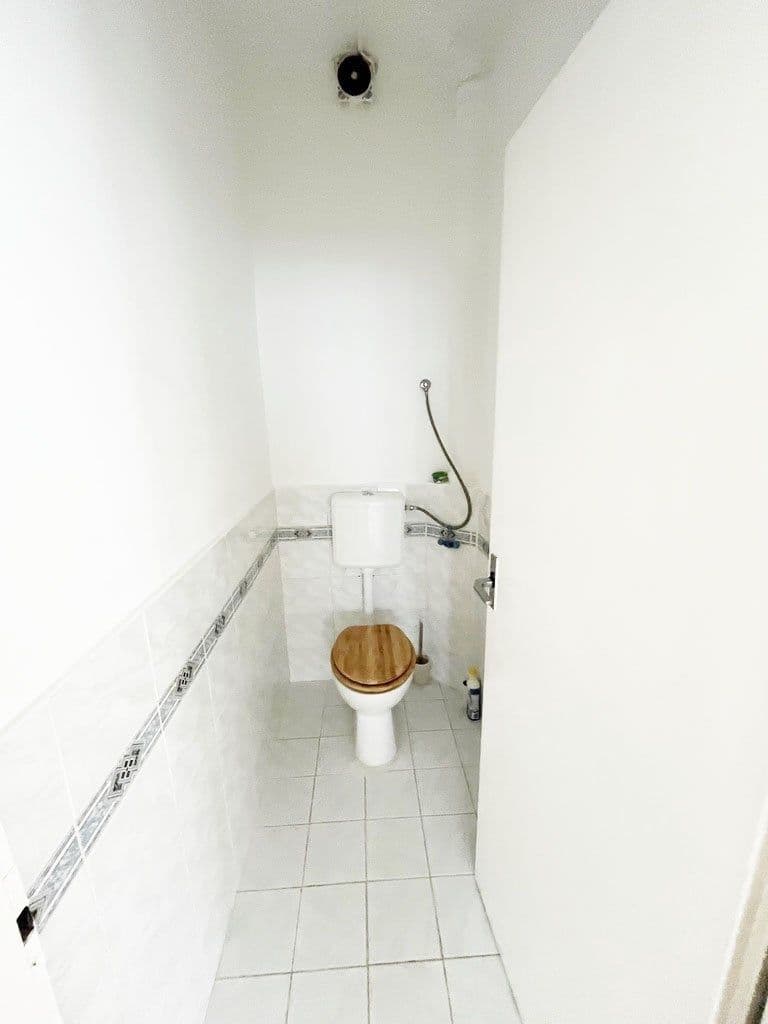 Prenájom bytu 4-izbový 90 m², Barrandova, Kladno, Středočeský kraj Prenájom bytu 4-izbový 90 m², Barrandova, Kladno, Středočeský kraj