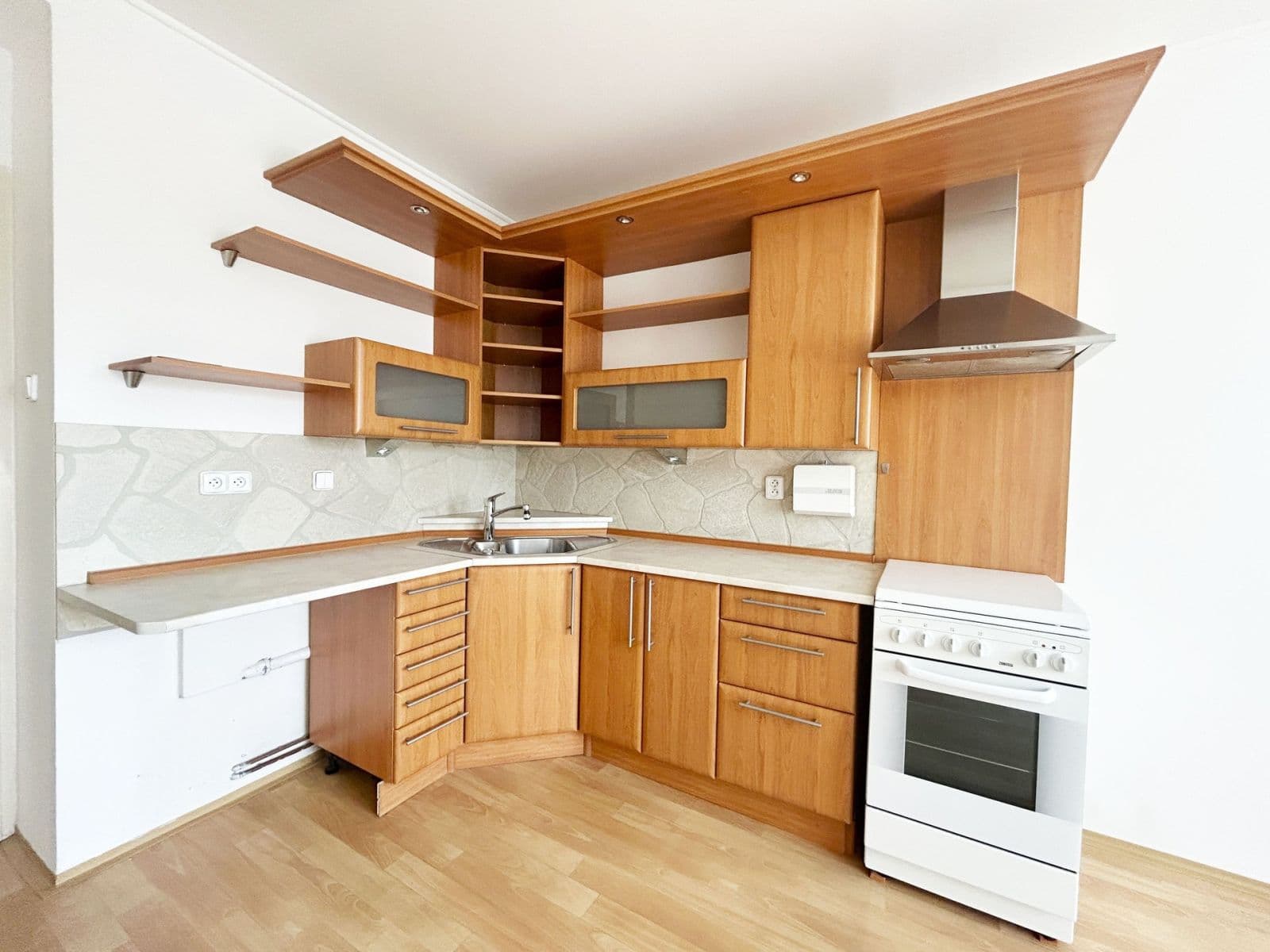 Prenájom bytu 1-izbový 50 m², Nad Primaskou, Praha, Praha Prenájom bytu 1-izbový 50 m², Nad Primaskou, Praha, Praha