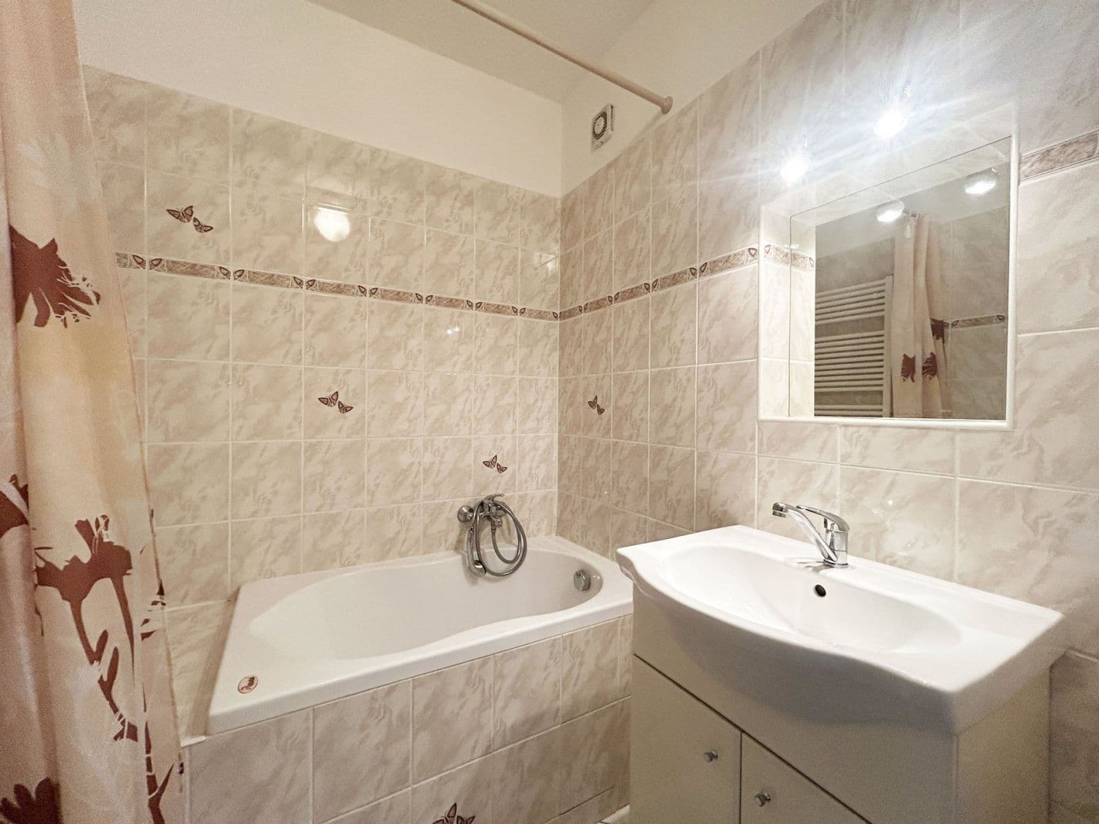 Prenájom bytu 1-izbový 50 m², Nad Primaskou, Praha, Praha Prenájom bytu 1-izbový 50 m², Nad Primaskou, Praha, Praha