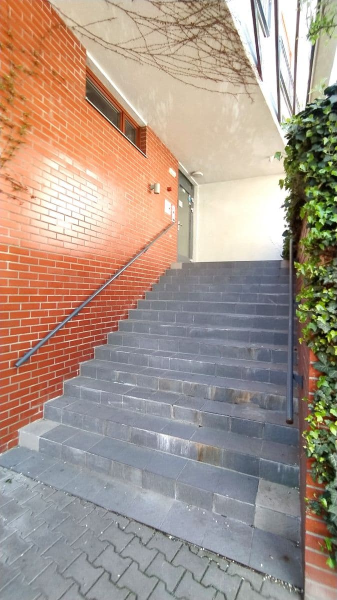 Prenájom bytu 1-izbový 28 m², Pod Kavalírkou, Praha, Praha Prenájom bytu 1-izbový 28 m², Pod Kavalírkou, Praha, Praha