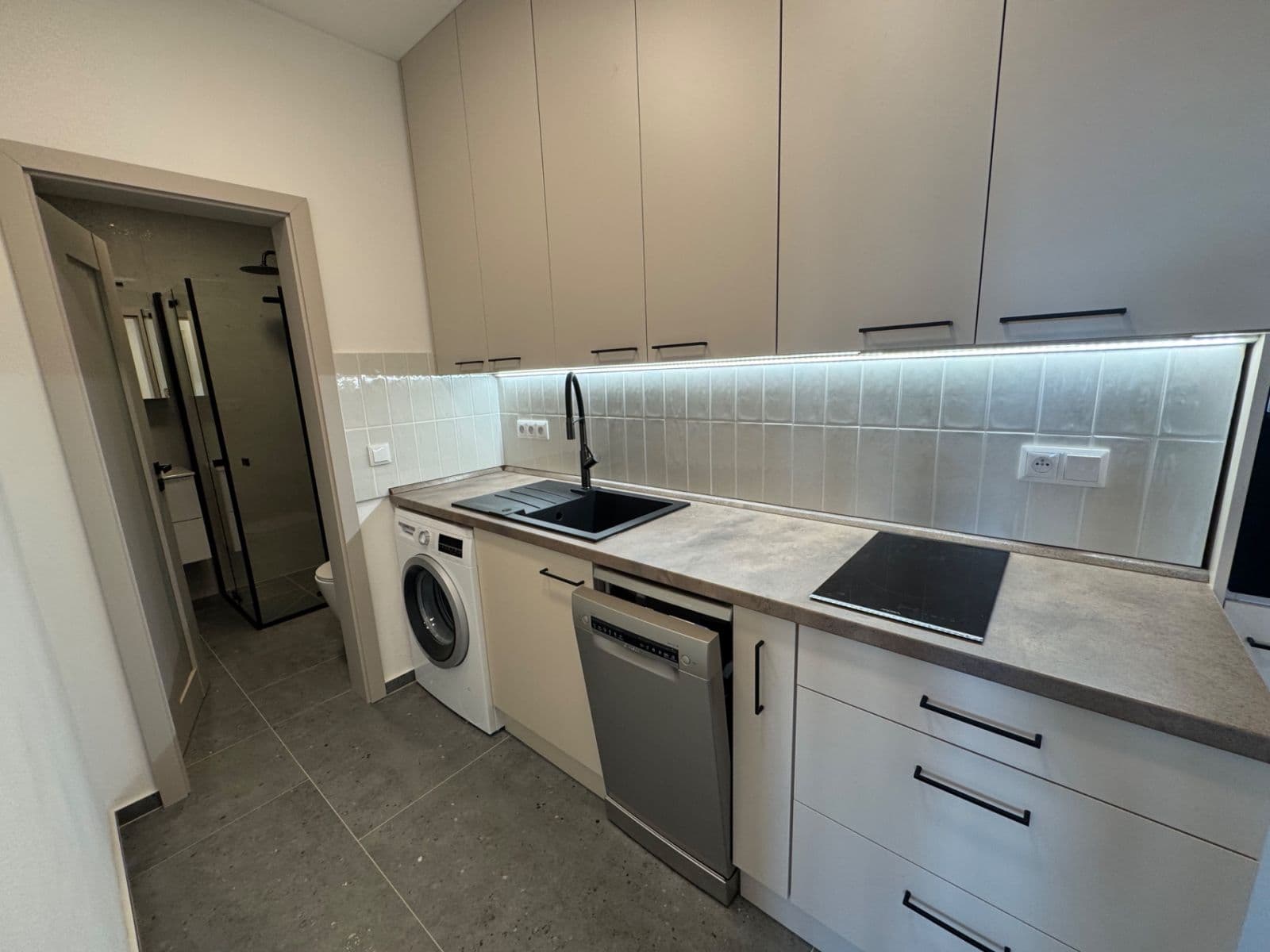 Prenájom bytu 2-izbový 40 m², K Louži, Praha, Praha Prenájom bytu 2-izbový 40 m², K Louži, Praha, Praha