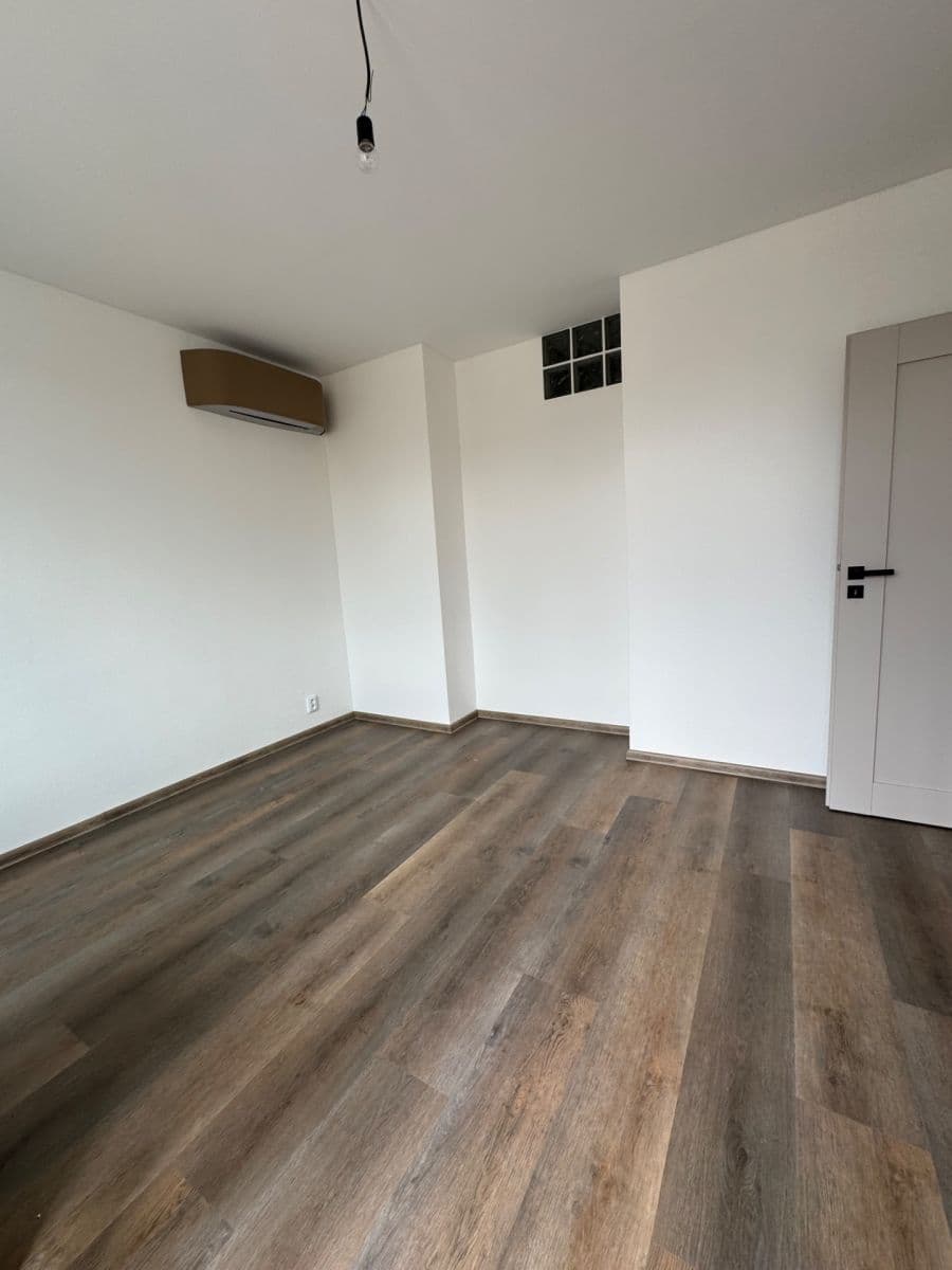 Prenájom bytu 2-izbový 40 m², K Louži, Praha, Praha Prenájom bytu 2-izbový 40 m², K Louži, Praha, Praha