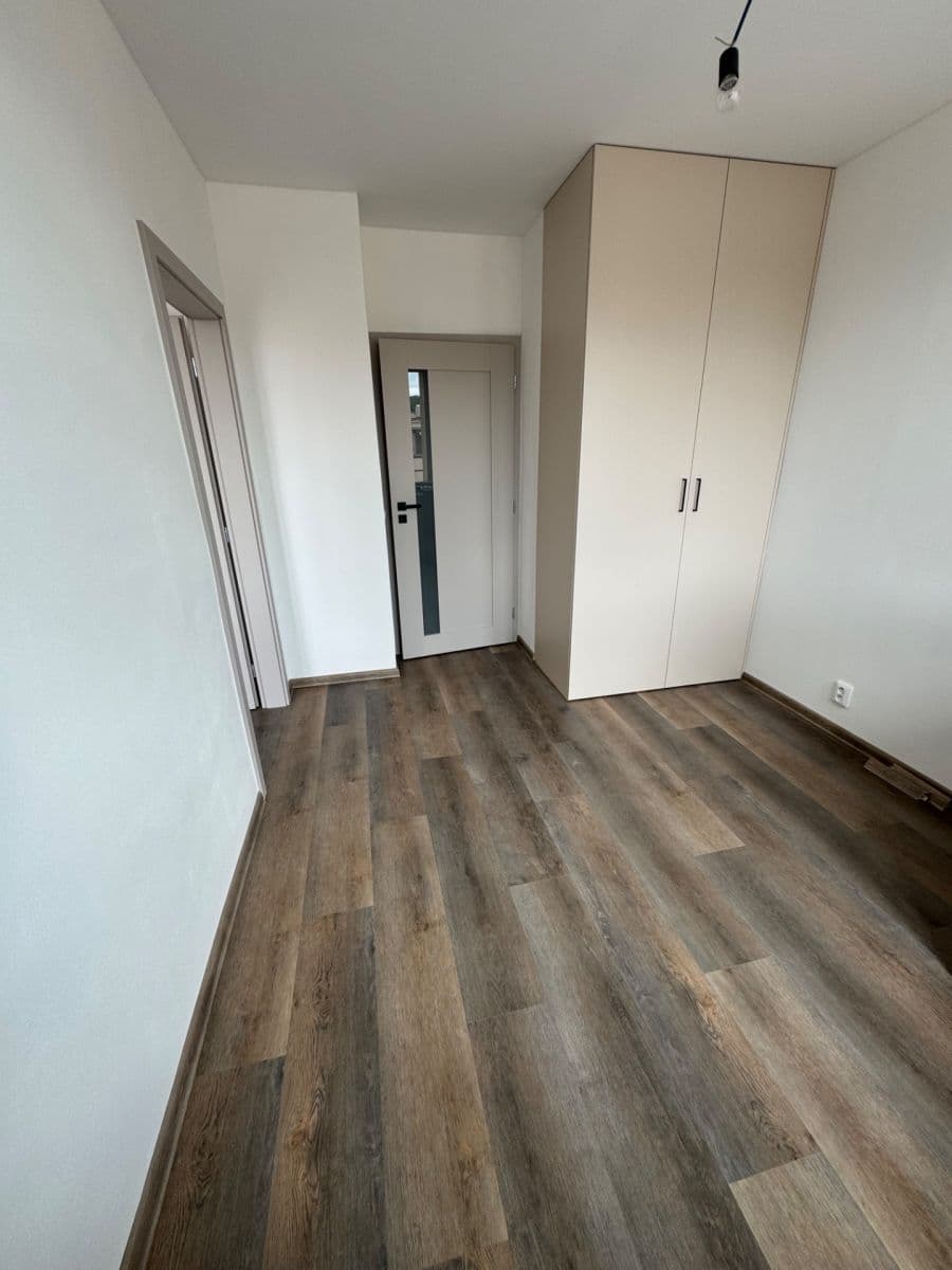 Prenájom bytu 2-izbový 40 m², K Louži, Praha, Praha Prenájom bytu 2-izbový 40 m², K Louži, Praha, Praha