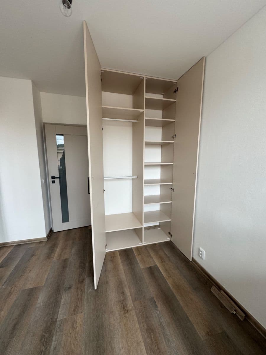 Prenájom bytu 2-izbový 40 m², K Louži, Praha, Praha Prenájom bytu 2-izbový 40 m², K Louži, Praha, Praha